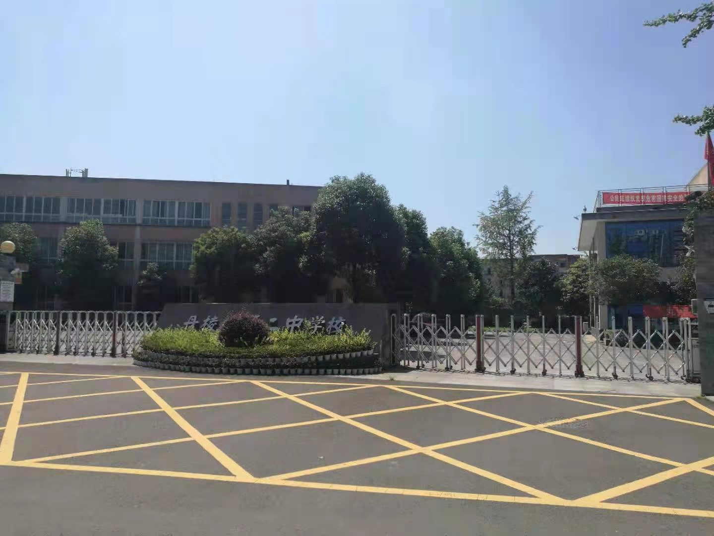 伸縮門、電動(dòng)門